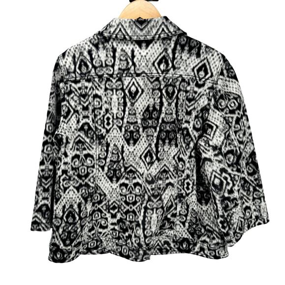 Chico's Monochrome Geometric Teddy Jacket. Size 2. - Picture 5 of 7